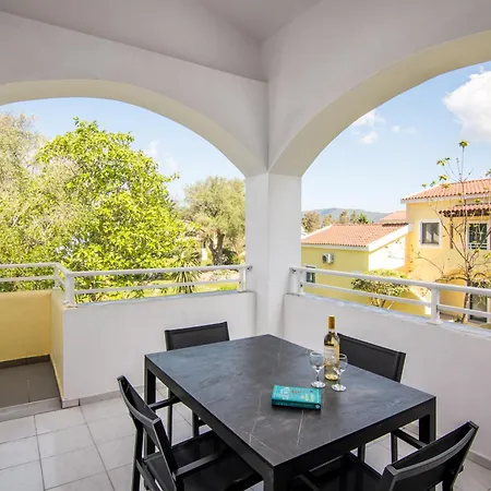 Helion Apartmanhotel Guviá